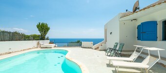 Villa 'Mare E Monti' with Sea View, Wi-Fi and Air Conditioning