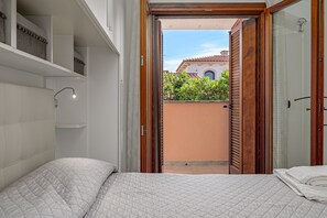 1 bedroom, free WiFi, bed sheets