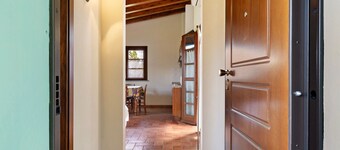 Studio Apartment 'Numero 4' with Shared Garden, Balcony and Air Conditioning