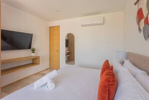 1 bedroom, desk, free WiFi, bed sheets