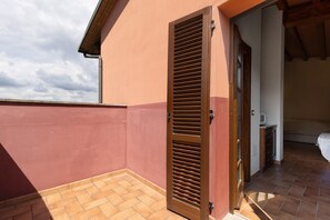 Property grounds - Studio 'Numero 5' with Shared Garden, Balcony and Air Conditioning (Montopoli in Val d'Arno)