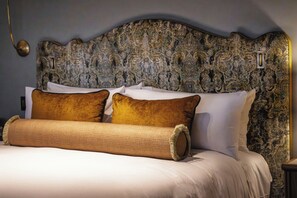 Luksus-suite - terrasse | Badeværelse | Hårtørrer, badekåber, hjemmesko, håndklæder