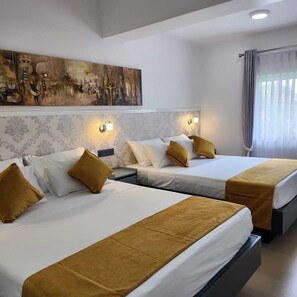 Premium bedding, down comforters, pillowtop beds, in-room safe - Neem Tree House (Trincomalee)