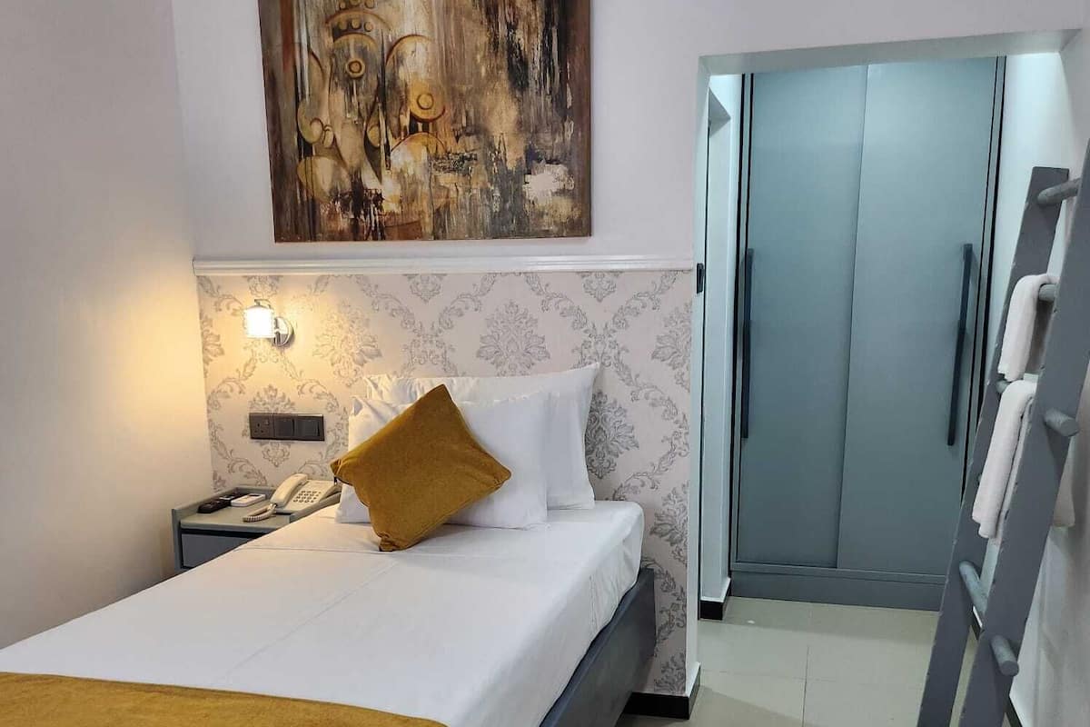 Deluxe Single Room | 1 bedroom, premium bedding, down duvets, pillow-top beds