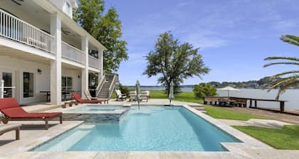 Lux 5BR Lakefront Escape | Pool, Hot Tub, Dock, Game Room | 22mi to Texas Ren Fest