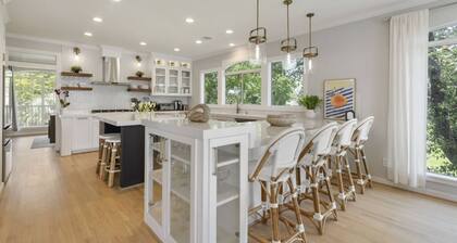 Lux 5 BR Lakefront | Hot Tub | Firepit | Gameroom | Fireplace | Private Boat Dock