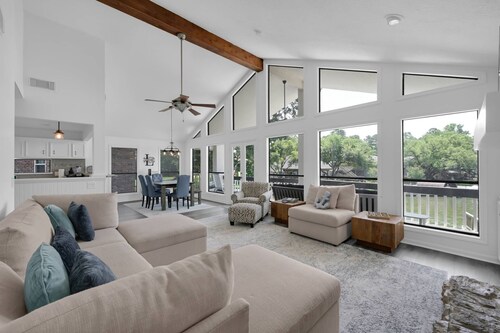 Waterfront | 5BR | Balcony Views | Boat Slip | Swim & Fish | Lake Conroe