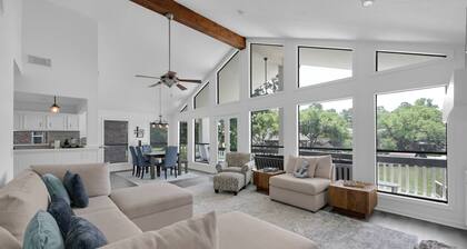 Waterfront | 5BR | Balcony Views | Boat Slip | Swim & Fish | Lake Conroe