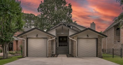 5BR Waterfront Home w/ Hot Tub, Kayak, Swimming, Deck, Boat Slip & More