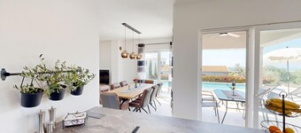 Villa Amelie for up to 8 people with pool and e-charging station near Porec