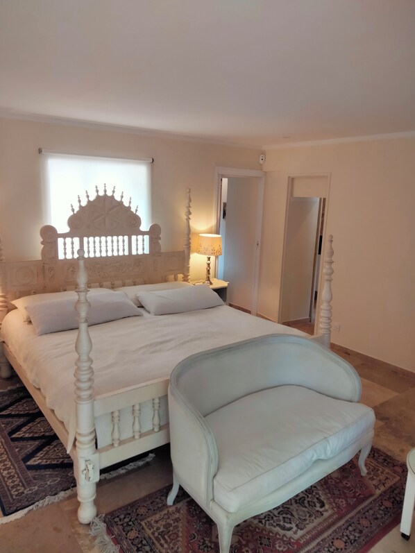 1 habitación, tabla de planchar con plancha, wifi y ropa de cama 