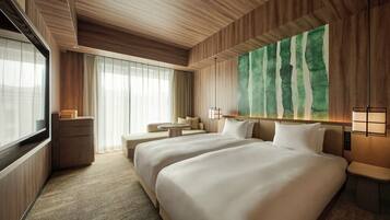 In-room safe, blackout drapes, free WiFi