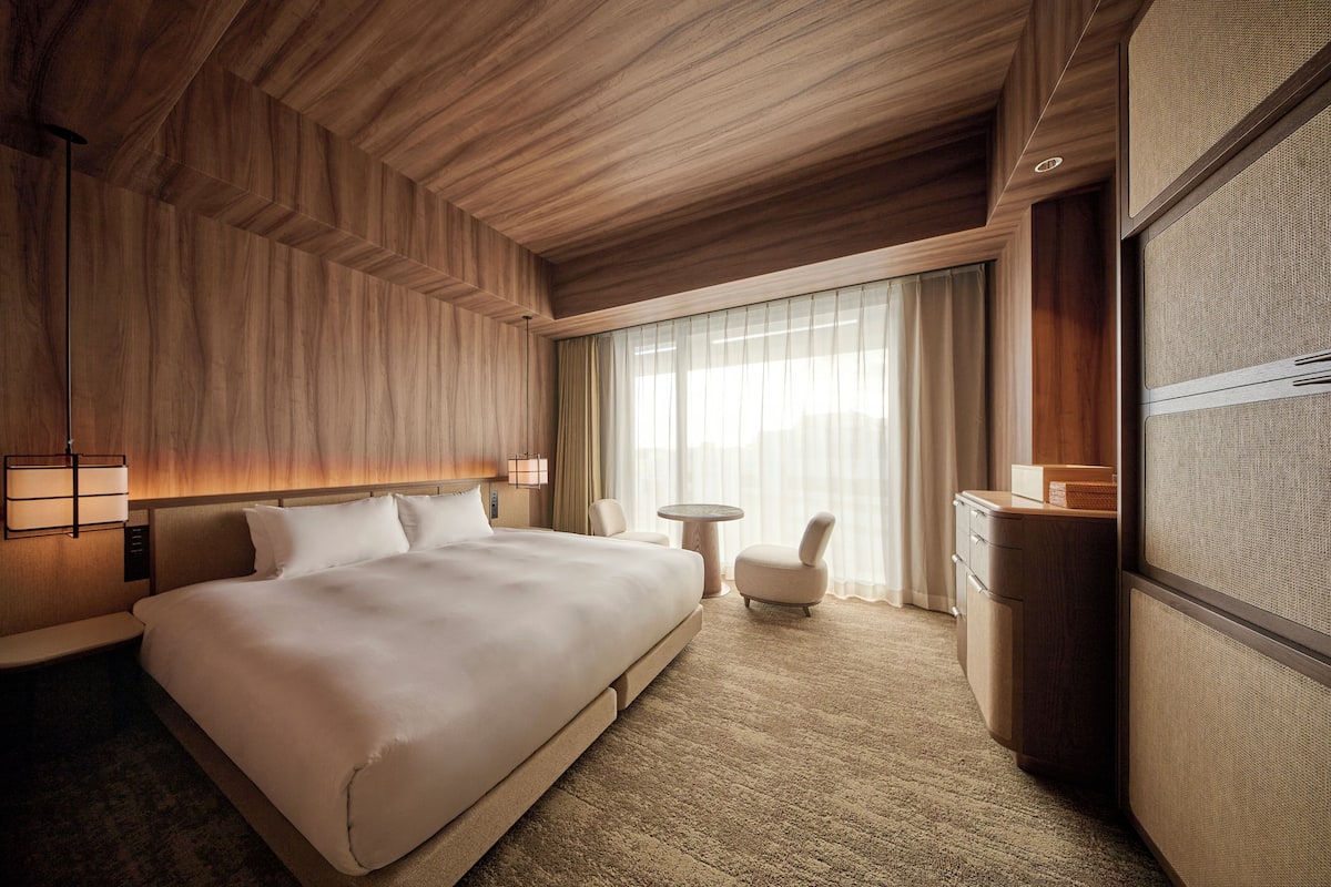 Standard King - Non-Smoking | In-room safe, blackout drapes, free WiFi