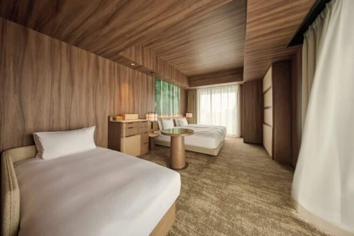 In-room safe, blackout drapes, free WiFi