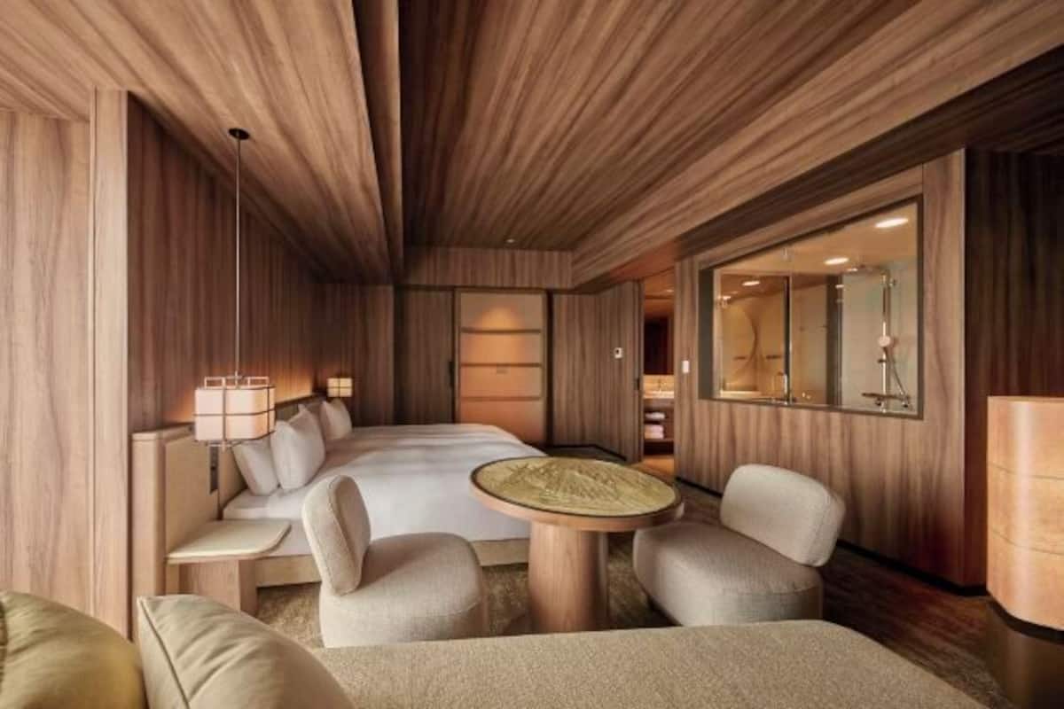 In-room safe, blackout drapes, free WiFi