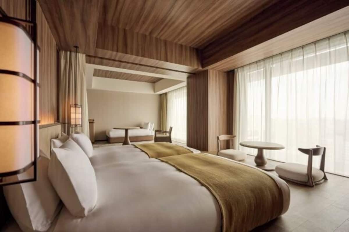 In-room safe, blackout drapes, free WiFi