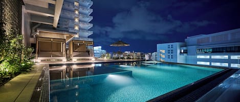 Seasonal outdoor pool