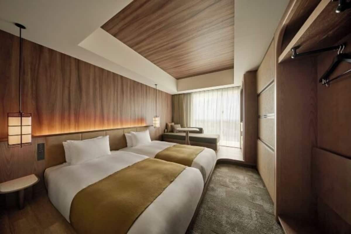 In-room safe, blackout drapes, free WiFi