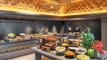 Desayuno buffet diario (JPY 3850 por persona)