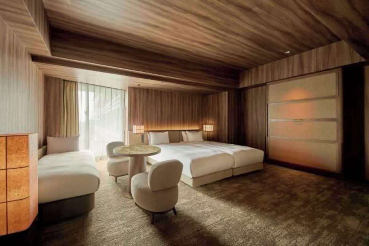 In-room safe, blackout drapes, free WiFi