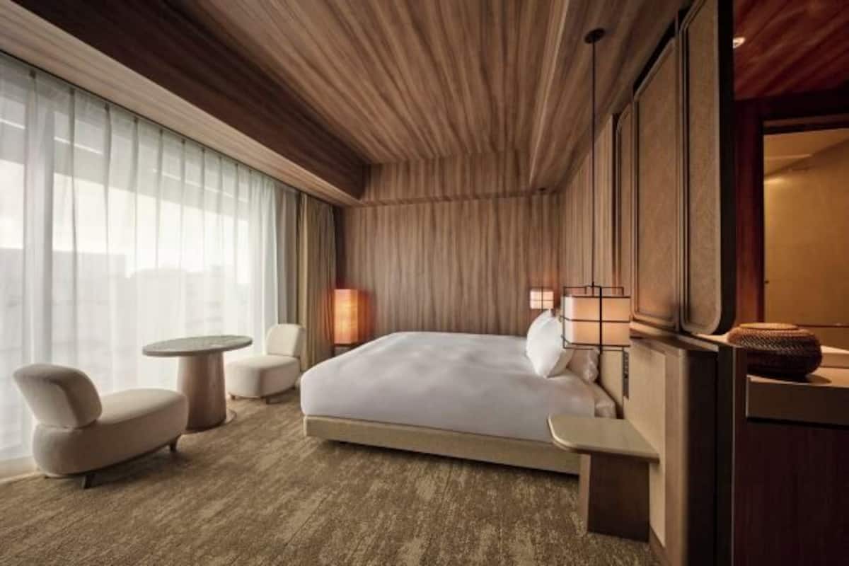 In-room safe, blackout drapes, free WiFi