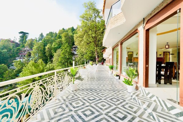 Front of property - Pax Hotel Spring Solance (Dalhousie)