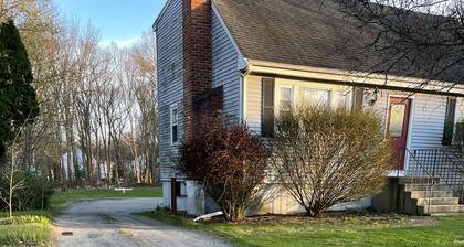 Spacious 5-bedroom house with WiFi, AC in delightful Rockland