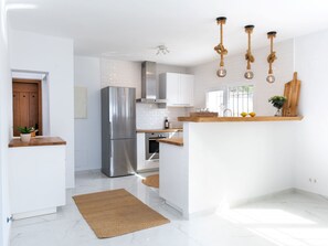 Frigorifero, forno, lavastoviglie, pentole/stoviglie/utensili