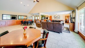 Unclassified image, 4 of 44, button - Sunrise Cove RC LLC: Lakefront Home w/ 2 Casitas! (Kerens)