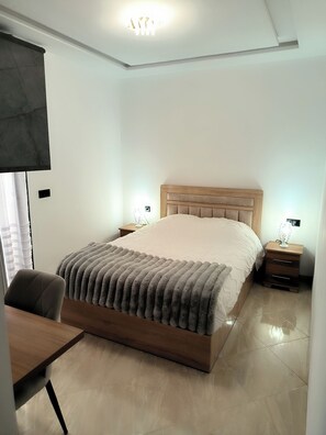 3 bedrooms, desk, iron/ironing board, free WiFi