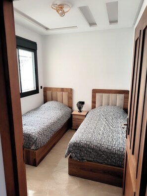 3 bedrooms, desk, iron/ironing board, free WiFi