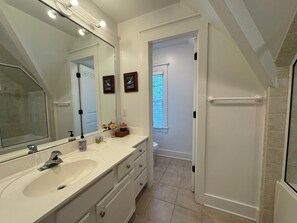 Hair dryer, towels - The Long Time - pet friendly in Cape Fear Station with both clubs! (bald head island)