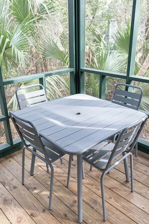 Outdoor dining - The Long Time PET FRIENDLY Cape Fear Station (bald head island)