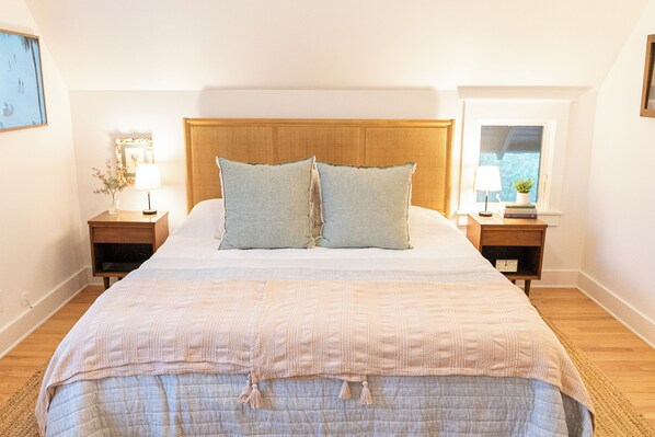 3 bedrooms, travel crib, WiFi, bed sheets