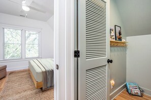 3 bedrooms, travel cot, WiFi, bed sheets