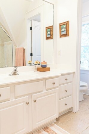 Hair dryer, towels - The Long Time PET FRIENDLY Cape Fear Station (bald head island)