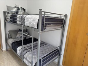 2 bedrooms, iron/ironing board, travel cot, WiFi