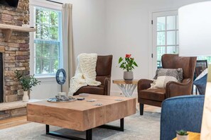 Interior - Lakefront luxury,GameRoom,FirePit,Canoe,10Min2JFBB (Blakeslee)