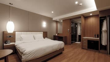 Superior Double Room | Laptop workspace, free WiFi