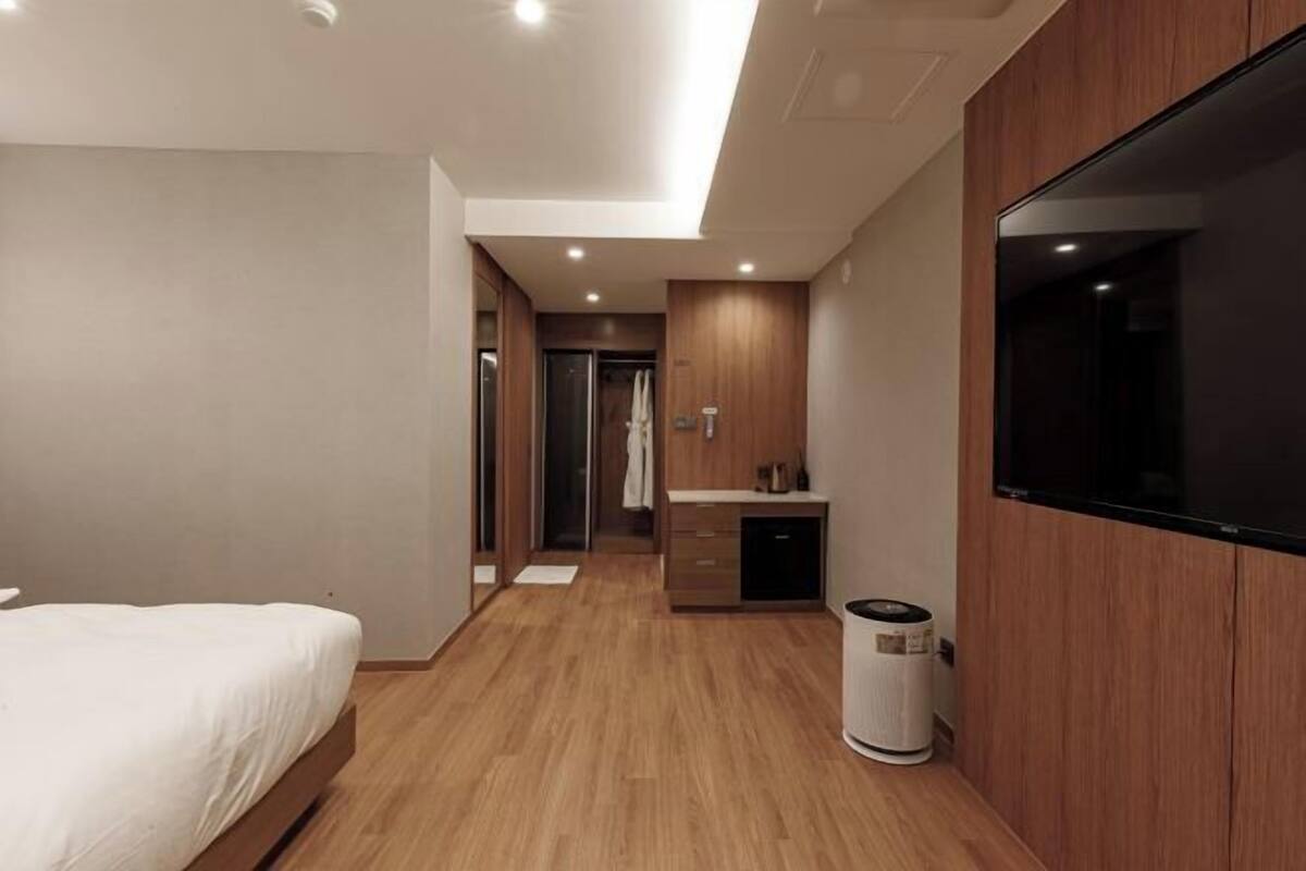 1 bedroom, laptop workspace, free WiFi