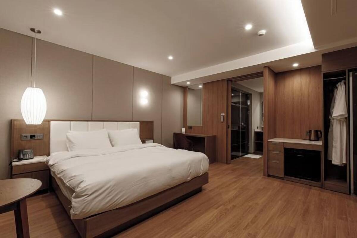 1 bedroom, laptop workspace, free WiFi