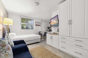 Iron/ironing board, WiFi, bed sheets