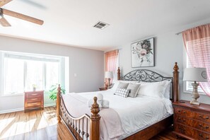 3 bedrooms, iron/ironing board, WiFi, bed sheets