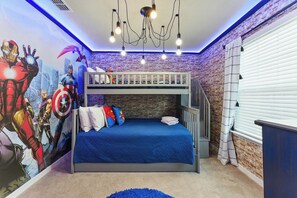 5 Schlafzimmer, Schreibtisch, Bügeleisen/Bügelbrett, Reisekinderbett