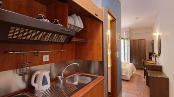 Fridge, stovetop, coffee/tea maker, cookware/dishes/utensils