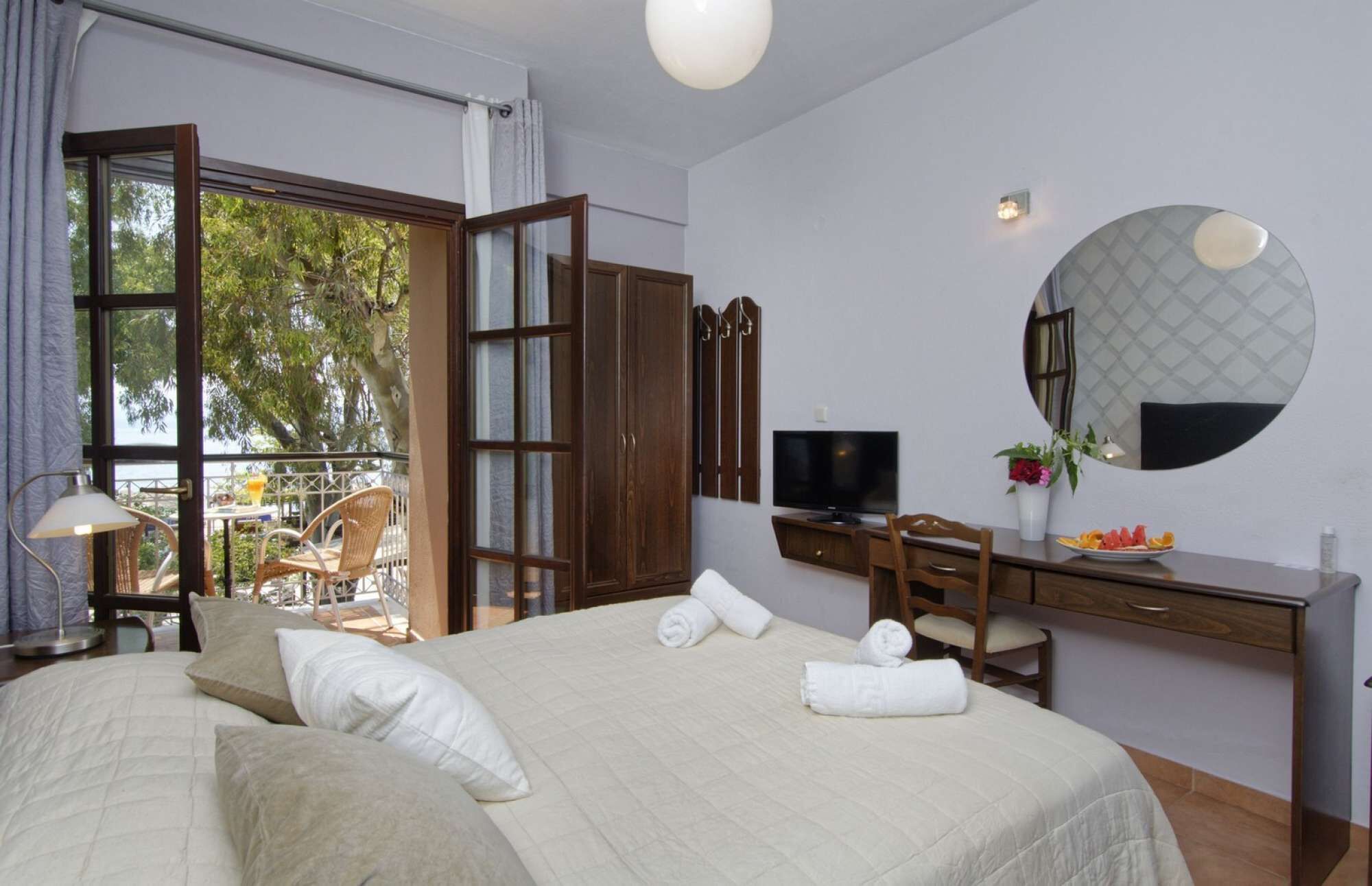 WiFi, bed sheets, wheelchair access