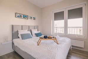 1 camera, ferro/asse da stiro, lenzuola