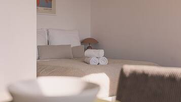 1 habitación, tabla de planchar con plancha, wifi gratis y ropa de cama