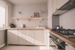 Refrigerador, horno, parrilla de estufa y lavavajillas 