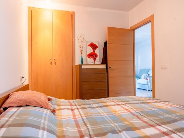 1 bedroom, iron/ironing board, Internet, bed sheets